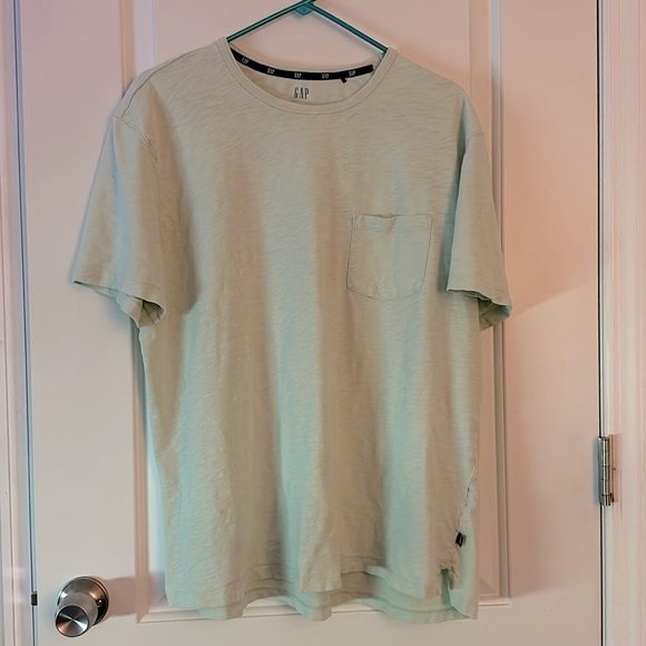 Mens GAP tshirt lightish green color - Picture 1 of 5